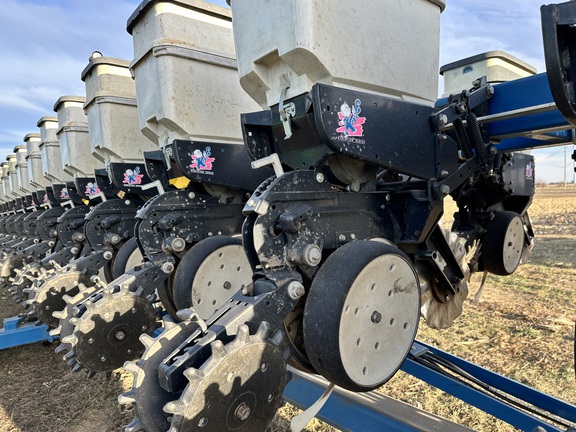 2004 Kinze 3600 Planter