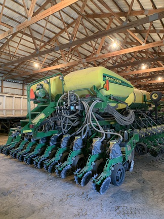 2011 John Deere DB60 Planter