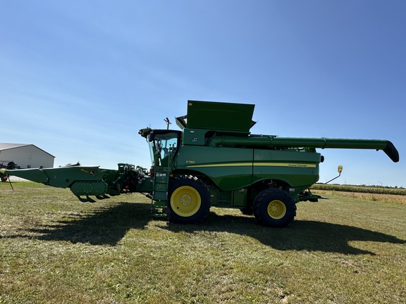 2022 John Deere S780 Combine