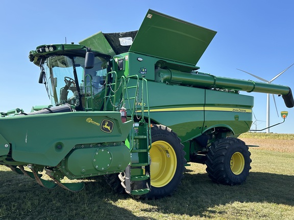 2022 John Deere S780 Combine