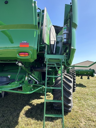 2022 John Deere S780 Combine