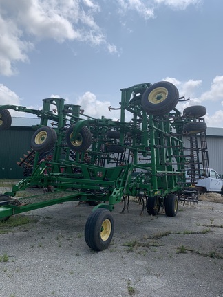 2013 John Deere 2210 Field Cultivator