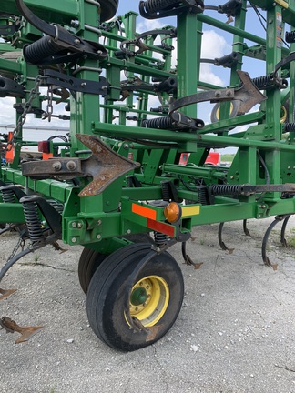 2013 John Deere 2210 Field Cultivator