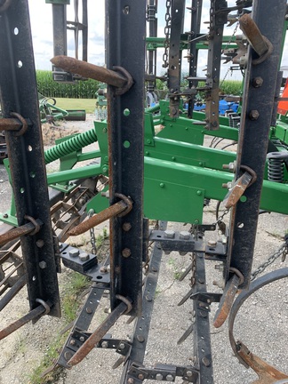 2013 John Deere 2210 Field Cultivator