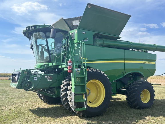 2022 John Deere S790 Combine