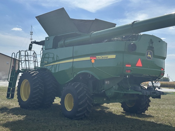 2022 John Deere S790 Combine