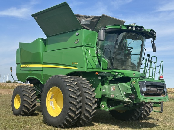 2022 John Deere S790 Combine