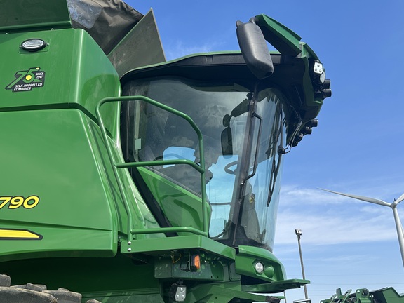 2022 John Deere S790 Combine