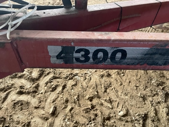 Case IH 4300 Field Cultivator