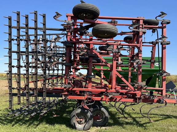 Case IH 4300 Field Cultivator
