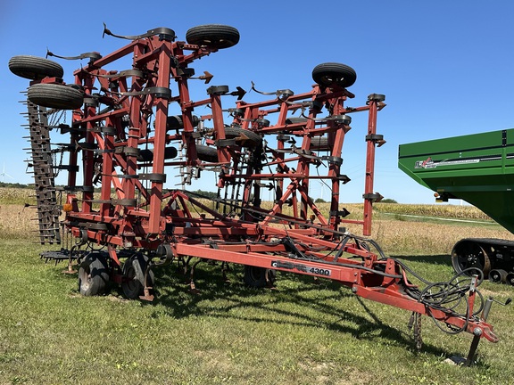 Case IH 4300 Field Cultivator