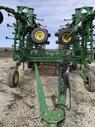 2005 John Deere 2210 Field Cultivator