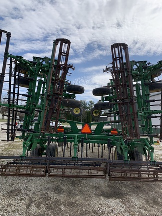 2005 John Deere 2210 Field Cultivator