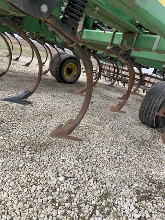 2005 John Deere 2210 Field Cultivator