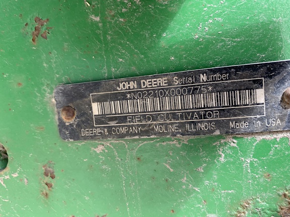 2005 John Deere 2210 Field Cultivator