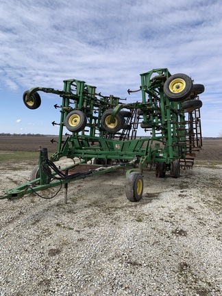 2005 John Deere 2210 Field Cultivator