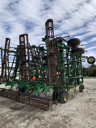 2005 John Deere 2210 Field Cultivator