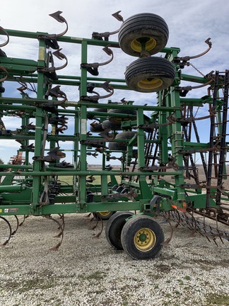 2005 John Deere 2210 Field Cultivator