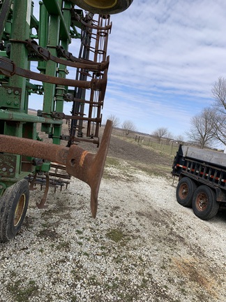 2005 John Deere 2210 Field Cultivator