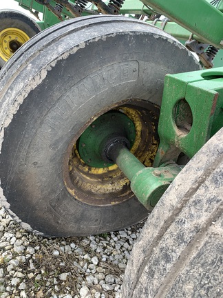 2005 John Deere 2210 Field Cultivator