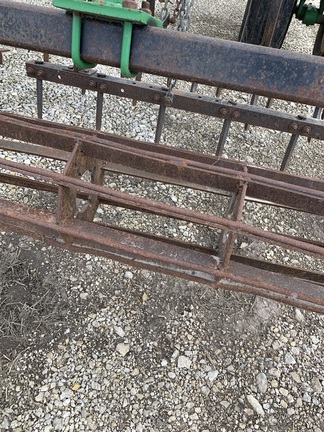 2005 John Deere 2210 Field Cultivator