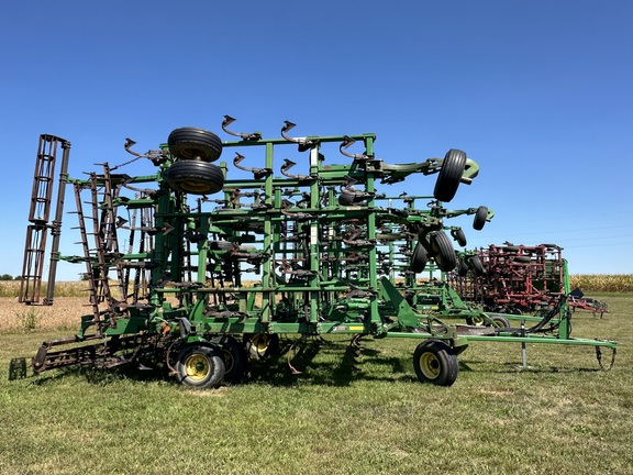 2005 John Deere 2210 Field Cultivator