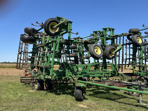 2005 John Deere 2210 Field Cultivator