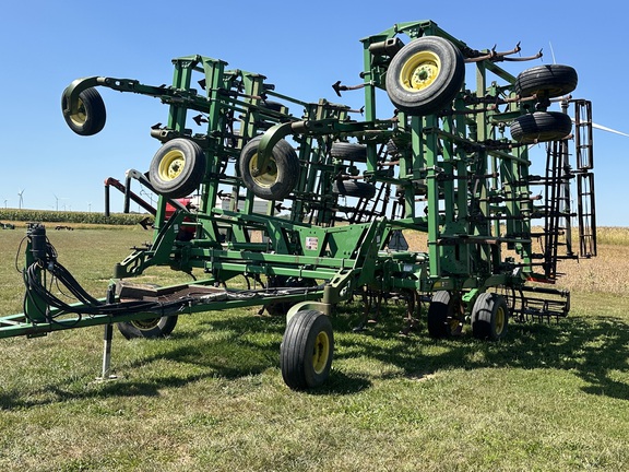 2005 John Deere 2210 Field Cultivator