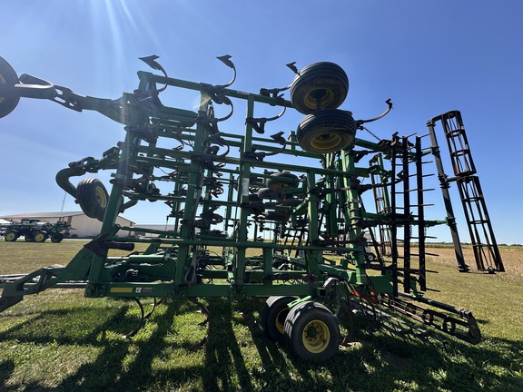 2005 John Deere 2210 Field Cultivator
