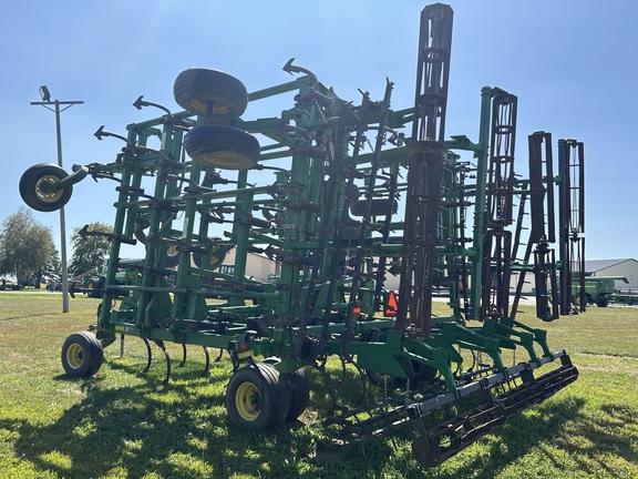 2005 John Deere 2210 Field Cultivator