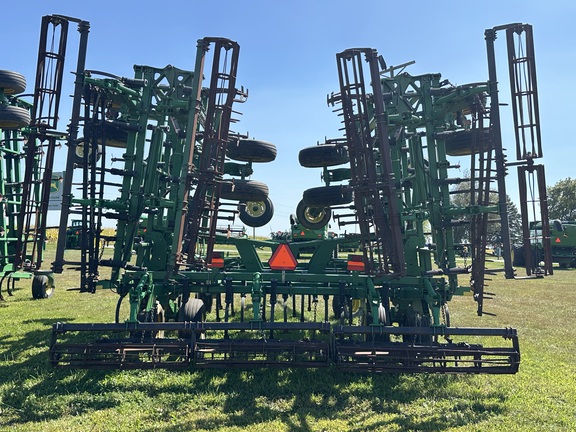 2005 John Deere 2210 Field Cultivator