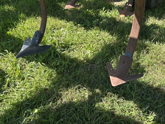 2005 John Deere 2210 Field Cultivator