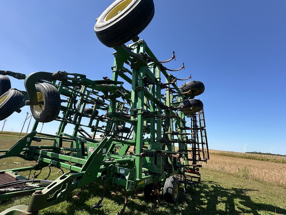 2005 John Deere 2210 Field Cultivator
