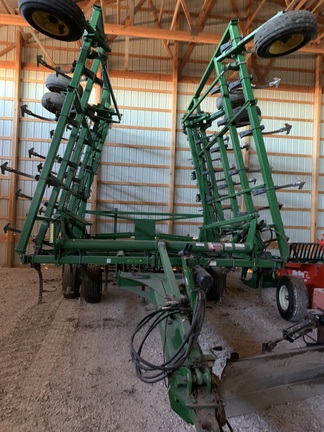 2006 John Deere 2210 Field Cultivator