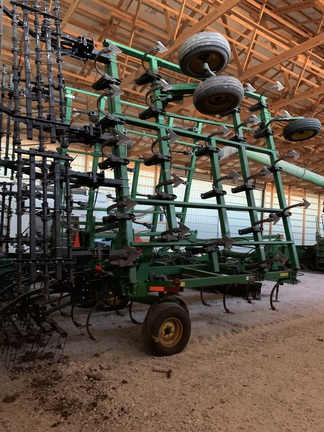 2006 John Deere 2210 Field Cultivator