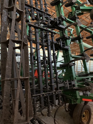2006 John Deere 2210 Field Cultivator