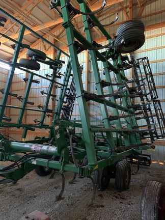 2006 John Deere 2210 Field Cultivator