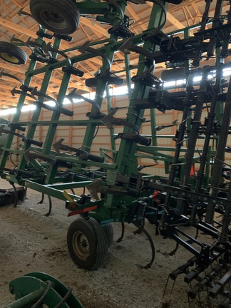 2006 John Deere 2210 Field Cultivator