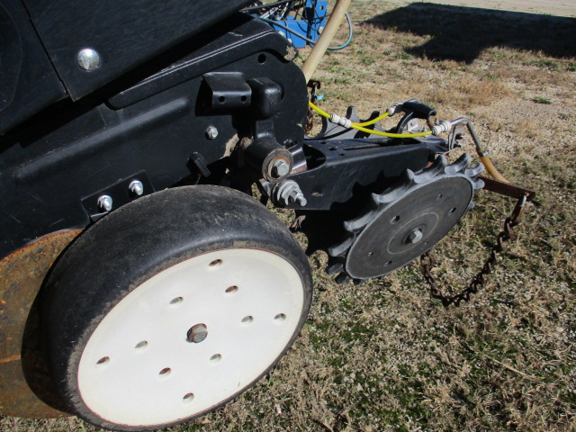 2004 Kinze 3200 12 row Planter