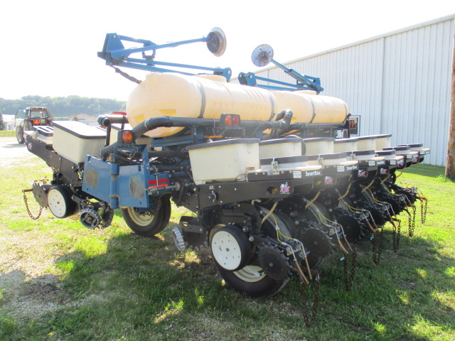 2004 Kinze 3200 12 row Planter