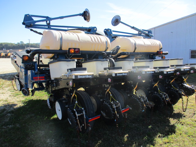 2004 Kinze 3200 12 row Planter