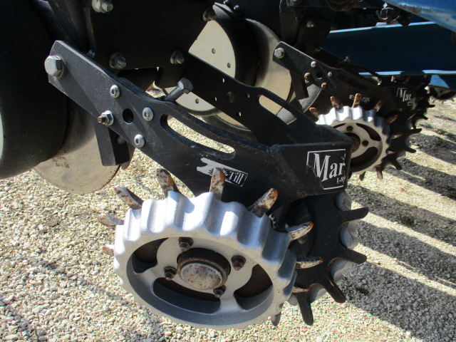 2004 Kinze 3200 12 row Planter