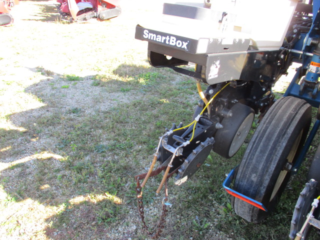 2004 Kinze 3200 12 row Planter