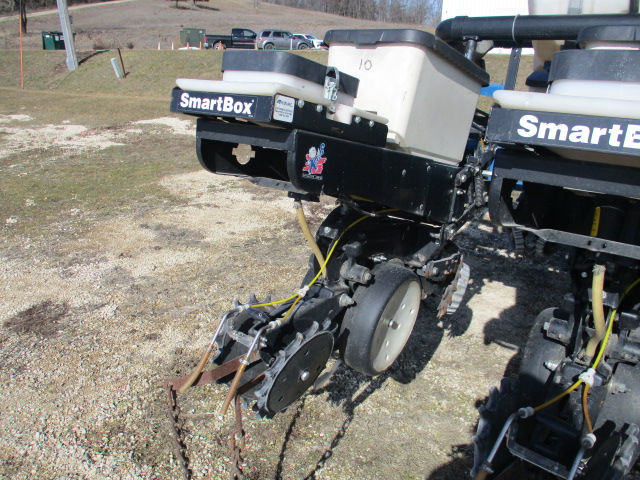 2004 Kinze 3200 12 row Planter