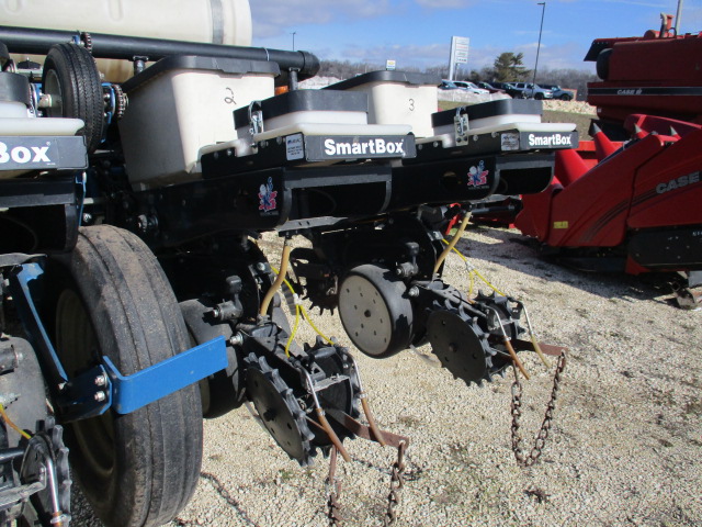 2004 Kinze 3200 12 row Planter