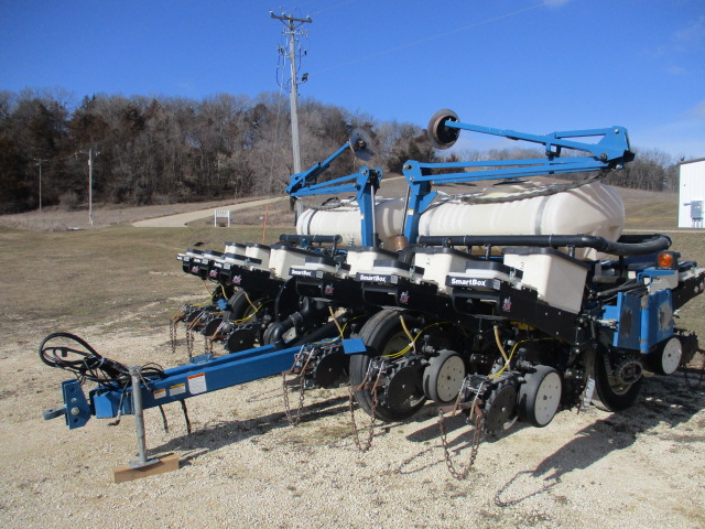 2004 Kinze 3200 12 row Planter