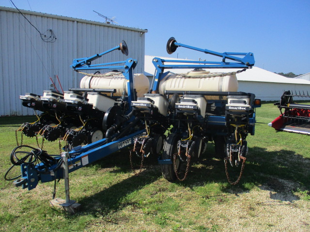 2004 Kinze 3200 12 row Planter