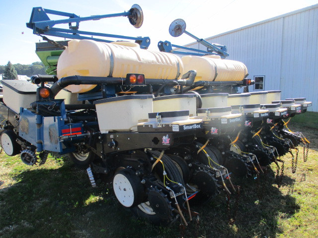 2004 Kinze 3200 12 row Planter