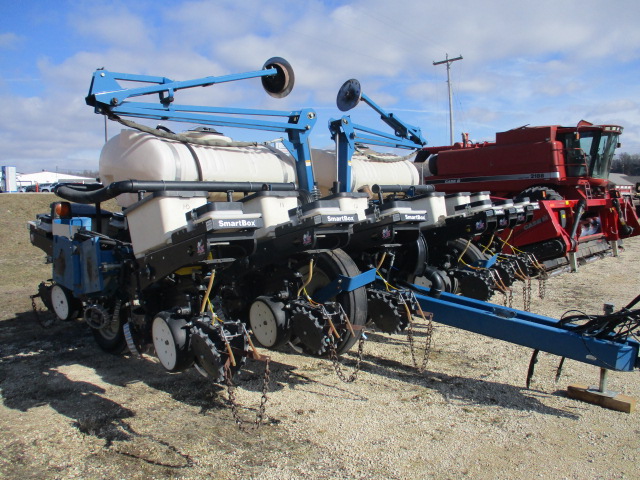 2004 Kinze 3200 12 row Planter