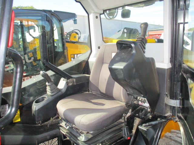 2016 JCB 260 Skid Steer Loader